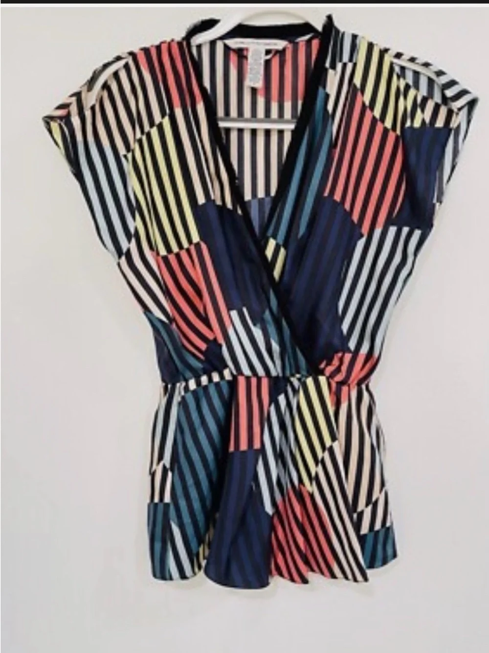 Diane Von Furstenberg DVF Silk Wrap Top Multicolor Striped Geometric Print Sz 4